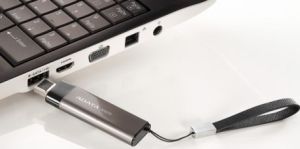 adata-909-thumb-drive