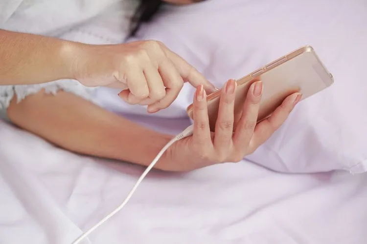 Charger telephone la nuit