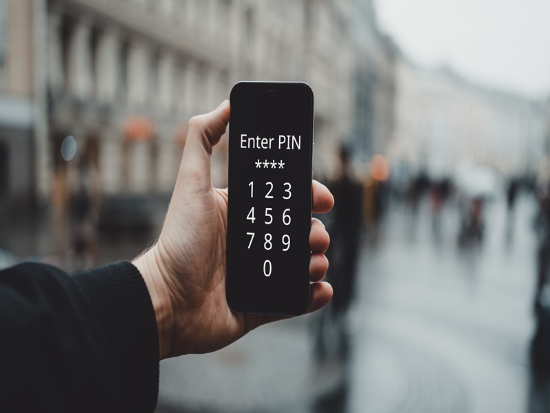 Inserting the PIN code when starting the iPhone